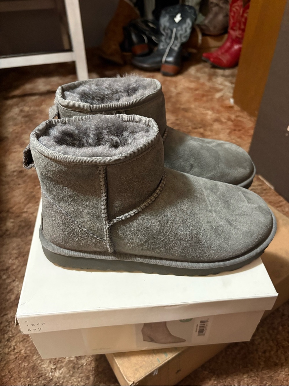 UGG Classic Mini